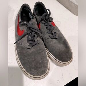 NIKE SB Zoom Suede Gray / Red Colorway Mens